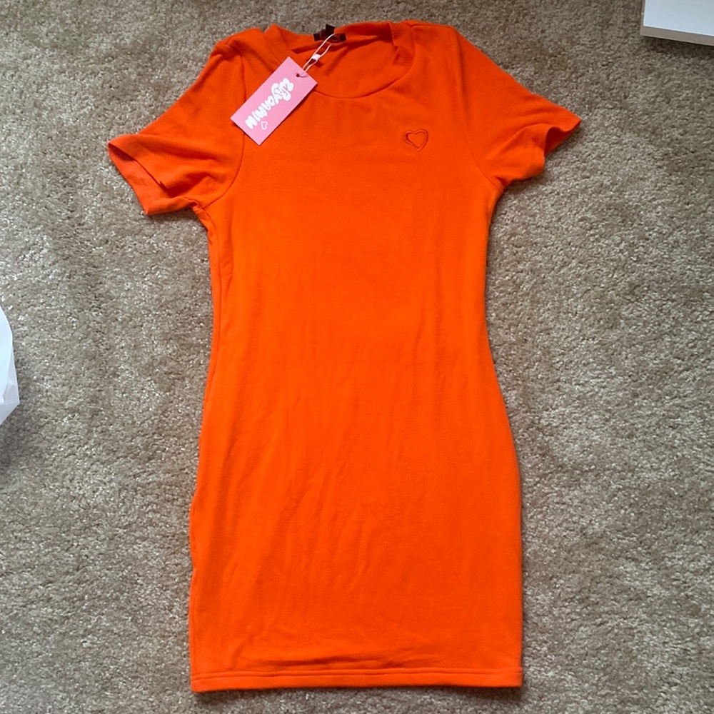 Waydamin merch t shift dress in orange side medium never been warn with tags